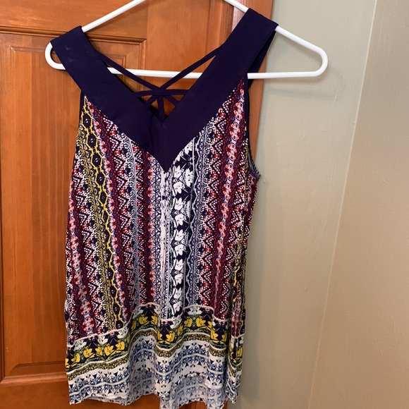 Unique Spectrum Flowy Tank - Picture 2 of 3